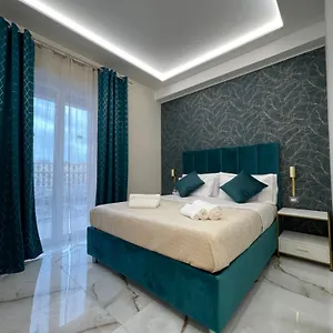 napoli-central-suites.hotels-amalfi.com/