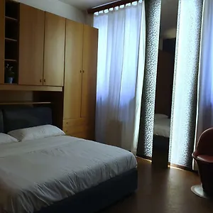  Appartamento 5Min Walk From Duomo! Apartment 100M2 Italia
